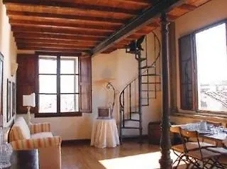 Palazzo Uguccioni Apartments Florencia